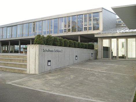 Schulhaus Schlosshof